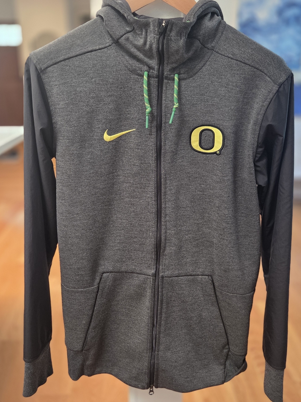 Nike Men’s Dri-Fit Oregon Ducks Gray Full-Zip Waterproof Hoodie Jacket (S)